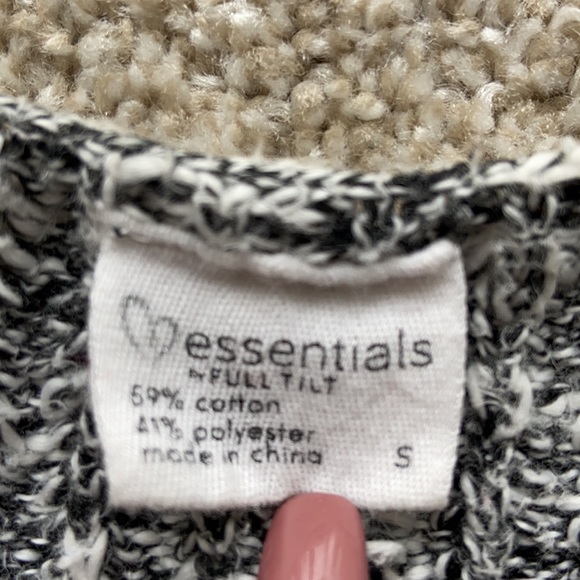 V-Neck Ribbed Sweater - Picture 5 of 6